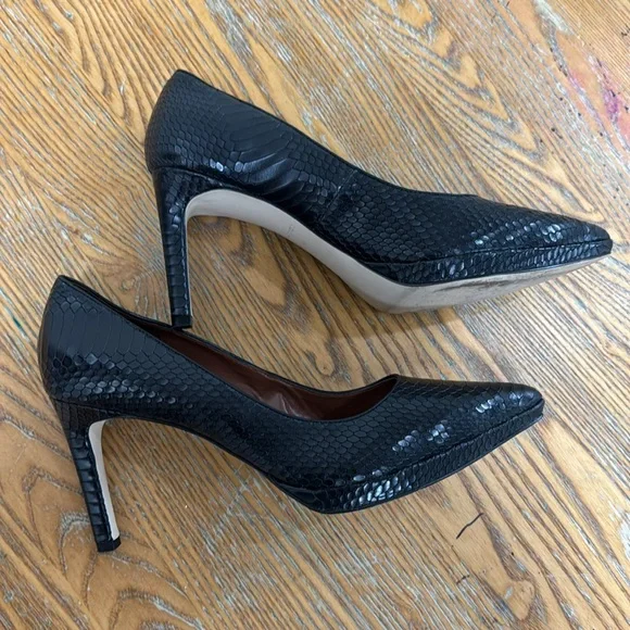 Black heels - Picture 2 of 4